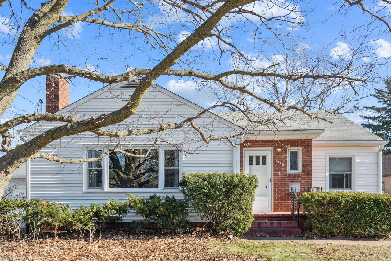 414 S Henry St., Geneseo, IL 61254