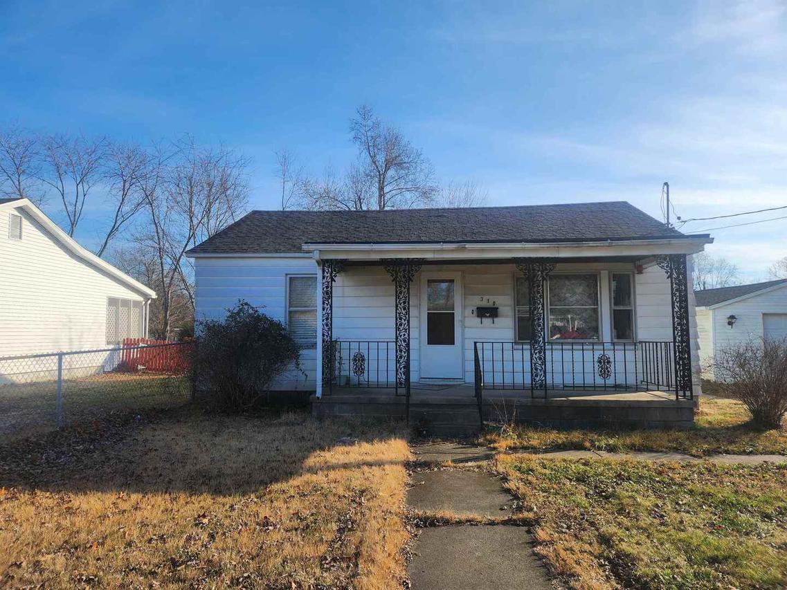 310 S Illinois St., Duquoin, IL 62832
