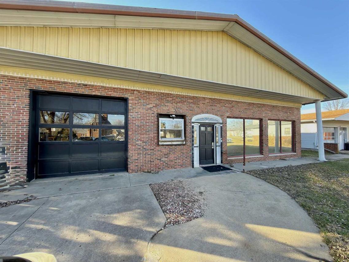 208 N 10th St., Altamont, IL 62411
