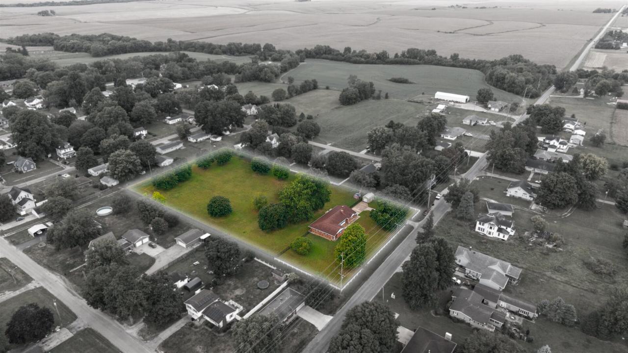 305 N Henderson Rd., Alexis, IL 61412