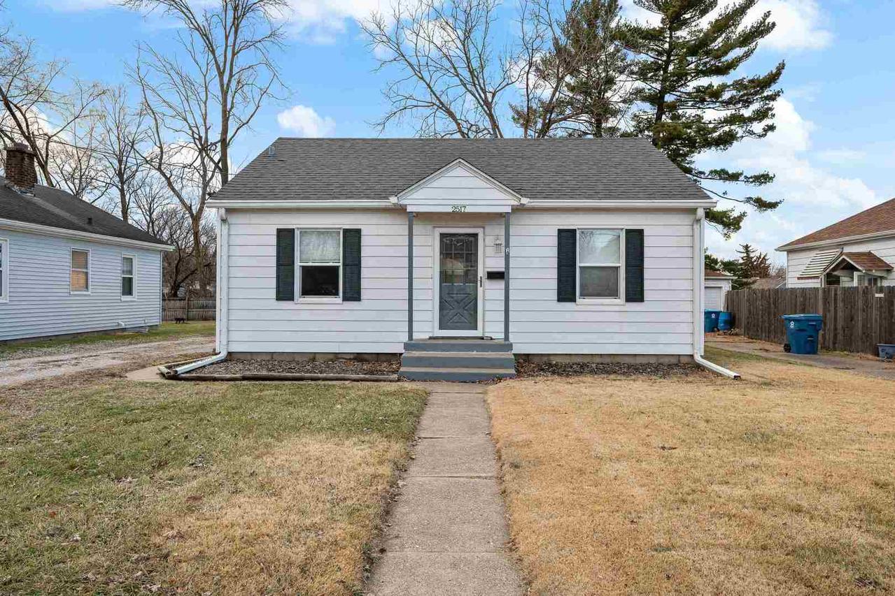 2517 3rd St., East Moline, IL 61244