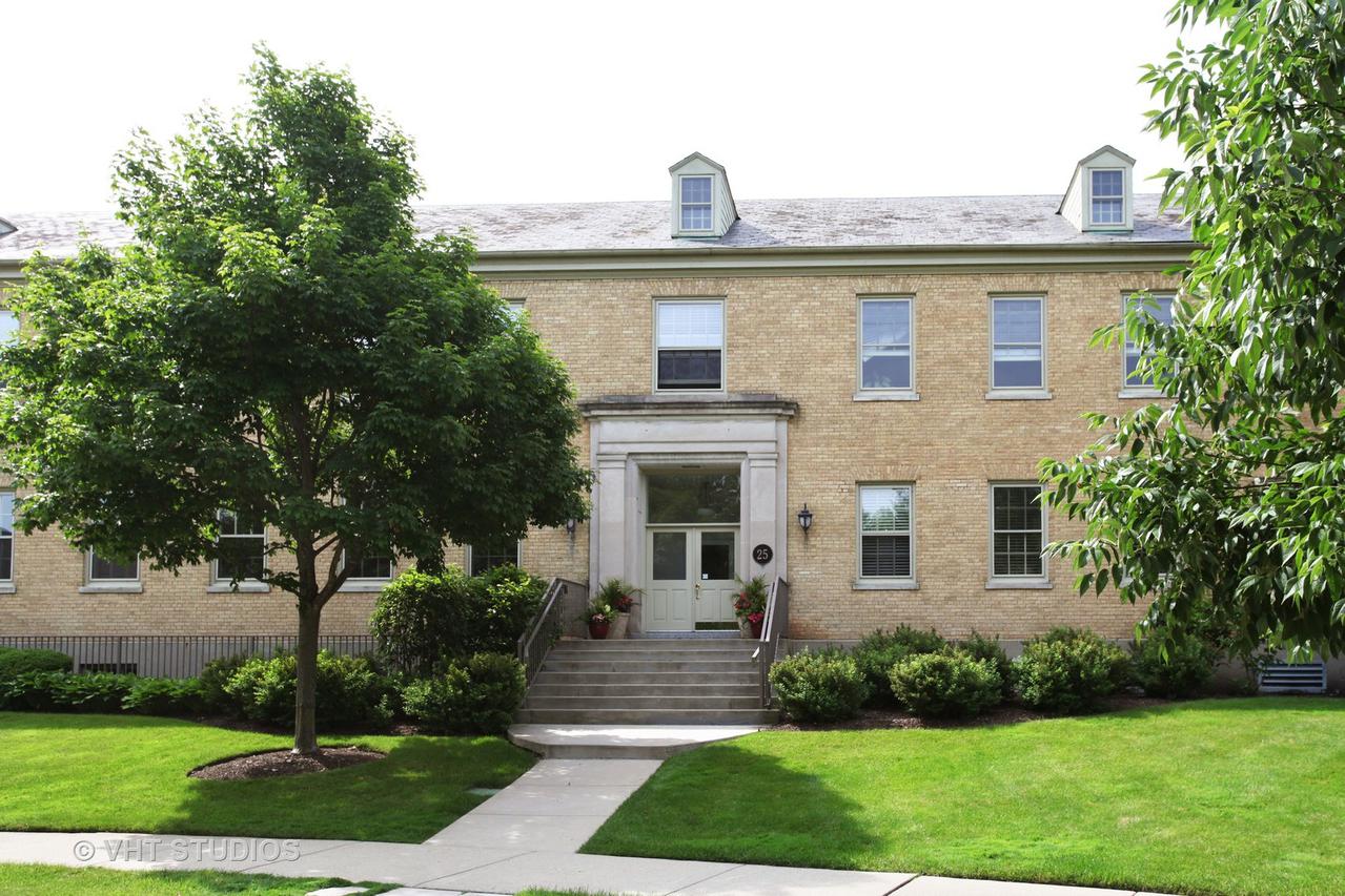 25 Ronan Rd. #104, Highwood, IL 60040