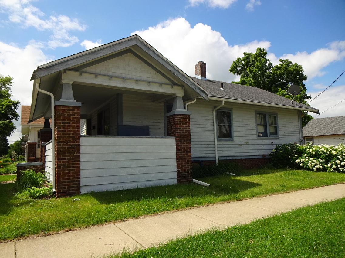 2301 S 4th St., Rockford, IL 61104