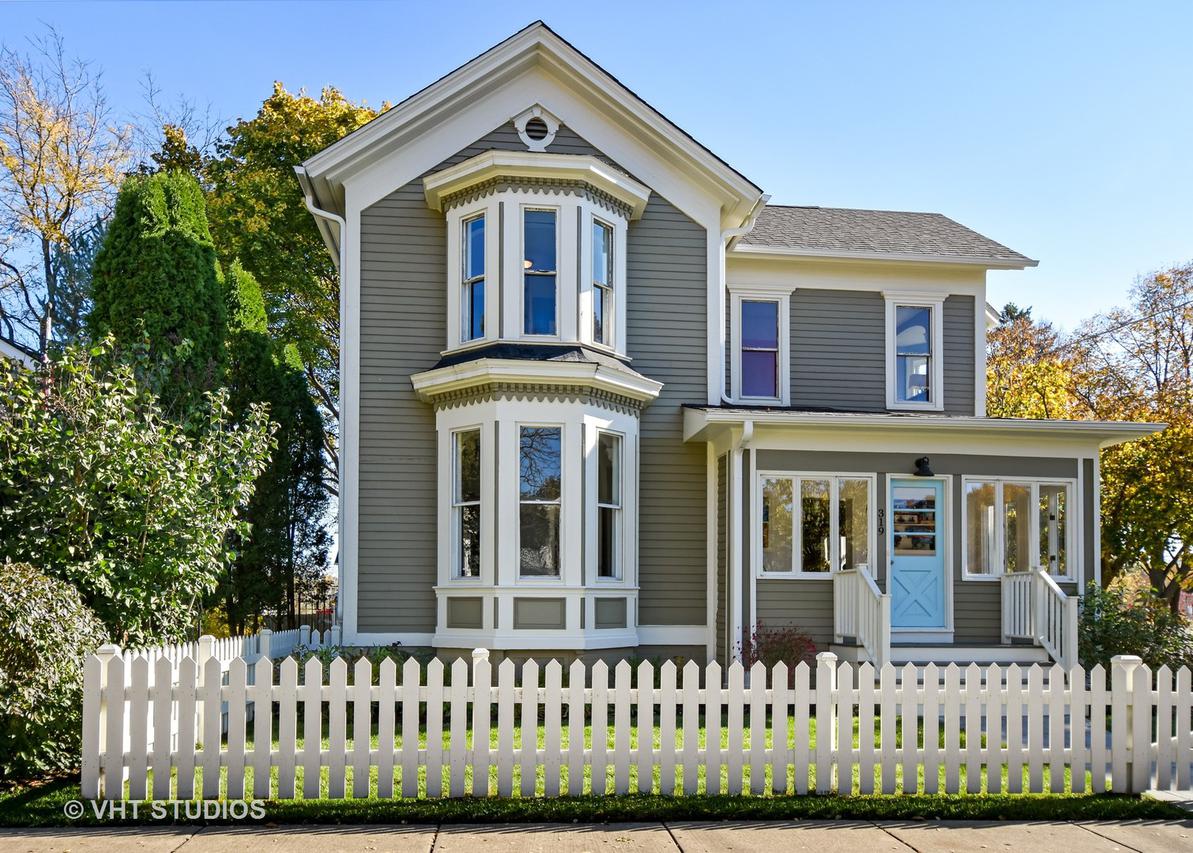 319 S Grove Ave., Barrington, IL 60010