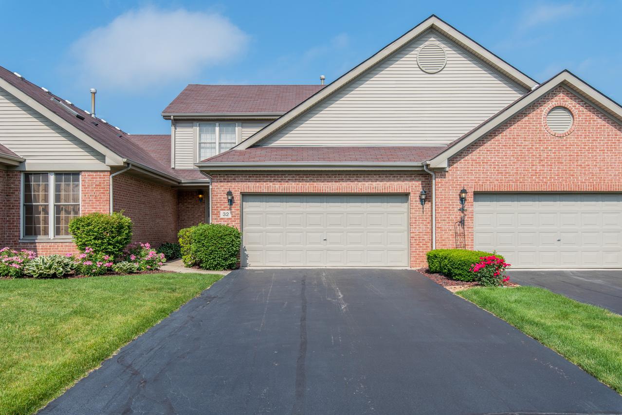 32 Aegina Dr., Tinley Park, IL 60477