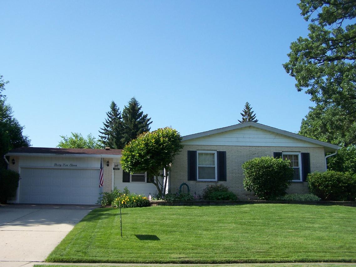 4511 Sussex Dr., Mchenry, IL 60050