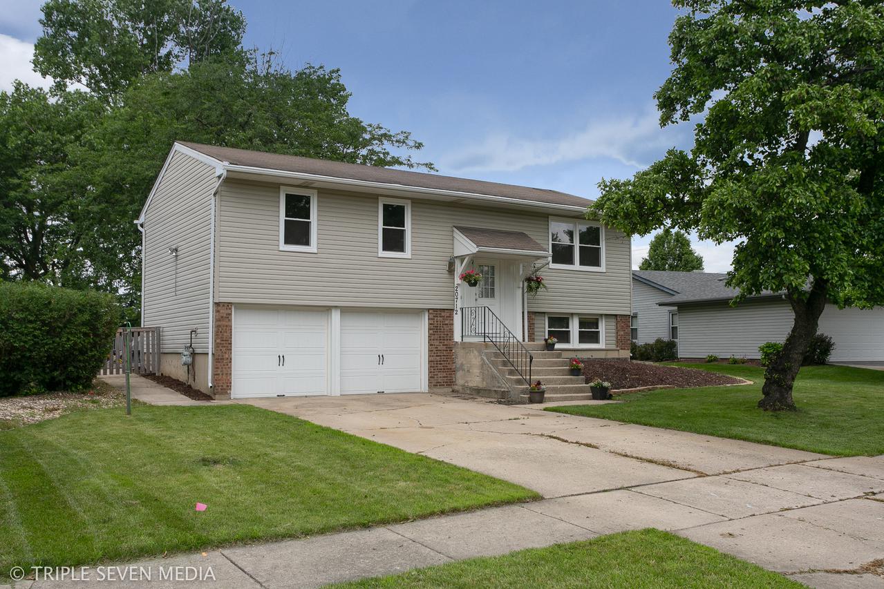 20712 S Woodlawn Ct., Frankfort, IL 60423