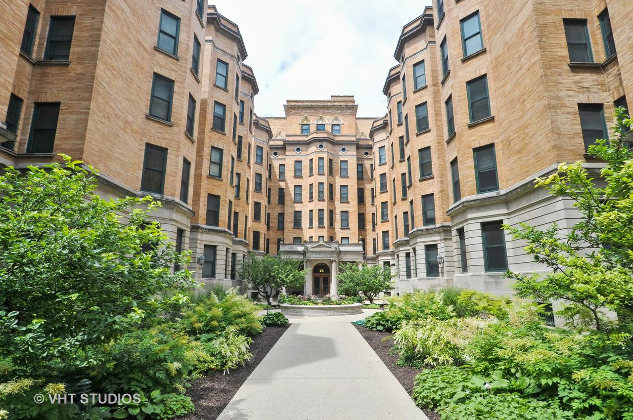 550 W Surf St. #318, Chicago, IL 60657