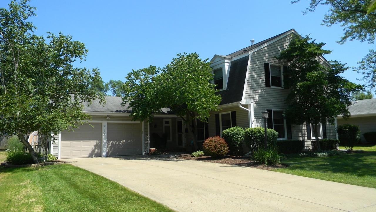 2S131 Stratford Rd., Glen Ellyn, IL 60137