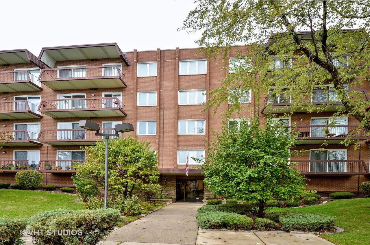 8100 Foster Ln. #211, Niles, IL 60714