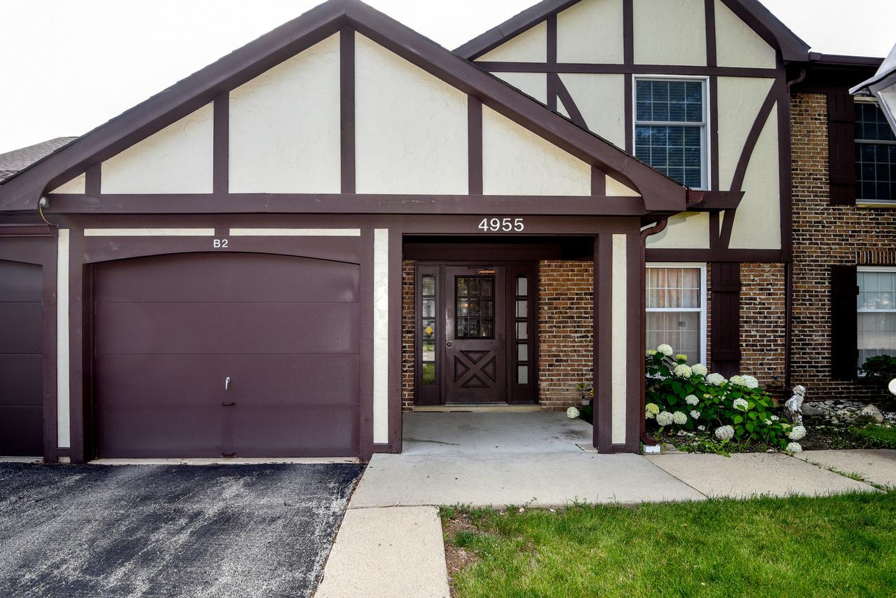 4955 Kimball Hill Dr. #B2, Rolling Meadows, IL 60008