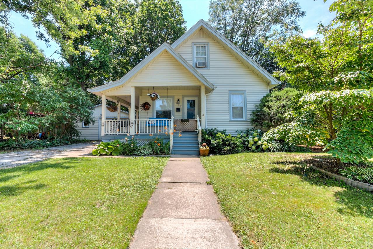 909 W Washington St., Champaign, IL 61821