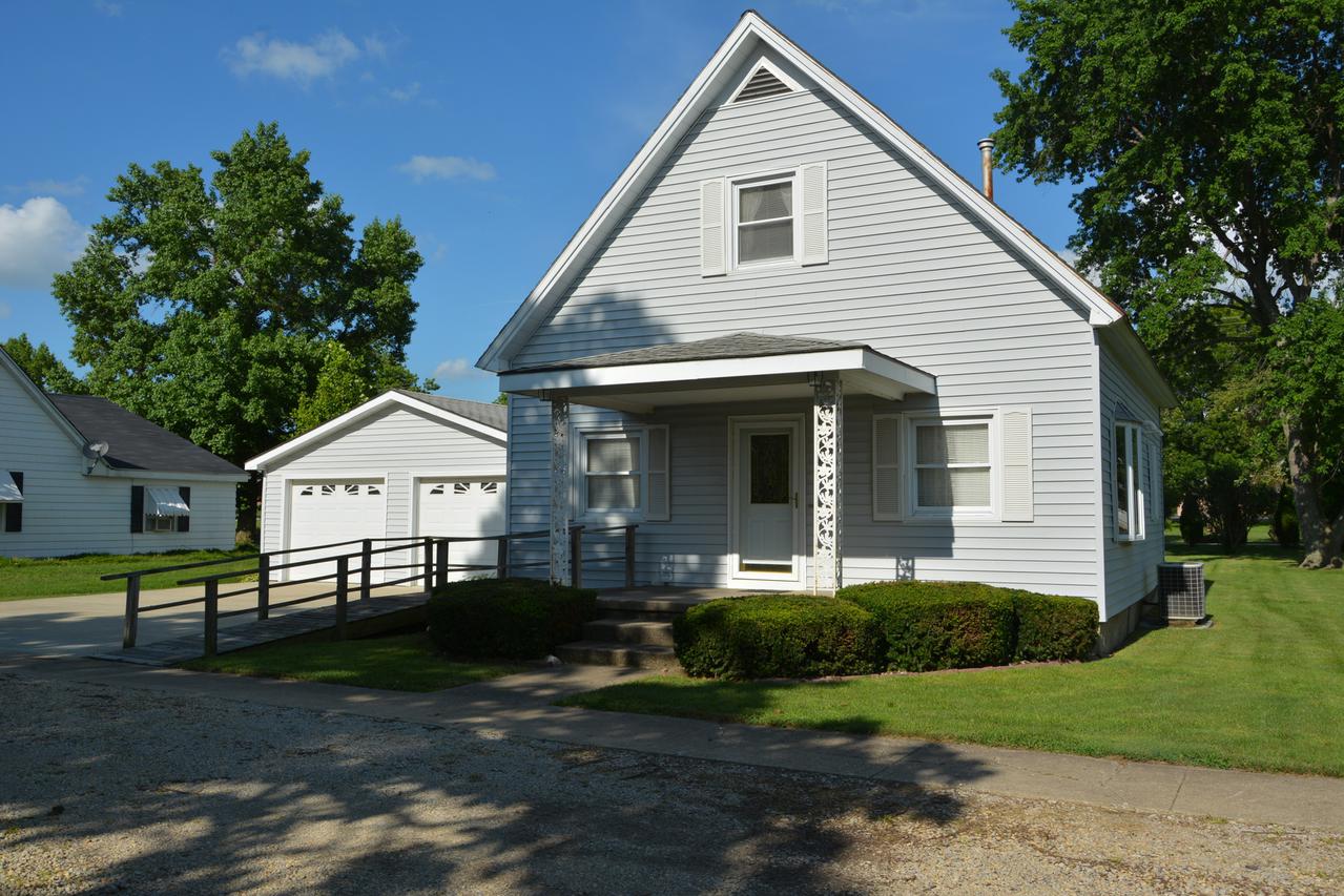 315 West St., Hume, IL 61932
