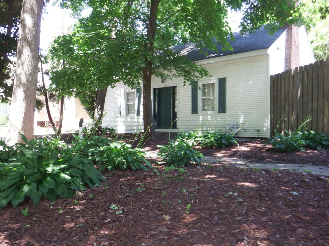 611 Cottage Grove Ave., Rockford, IL 61103