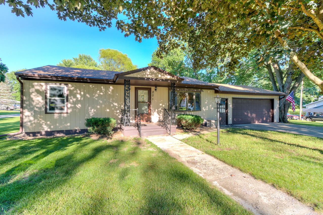 201 S Franklin St., Sibley, IL 61773