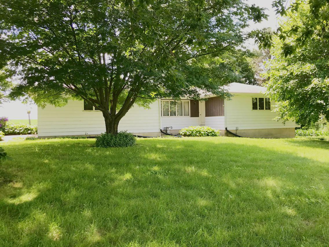 659 W Mcconnell Rd., Dakota, IL 61018