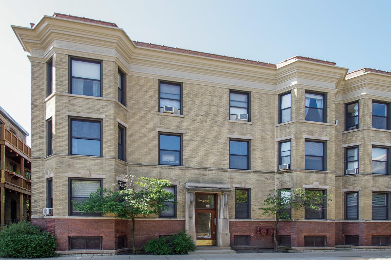 737 W Wellington Ave. #1, Chicago, IL 60657