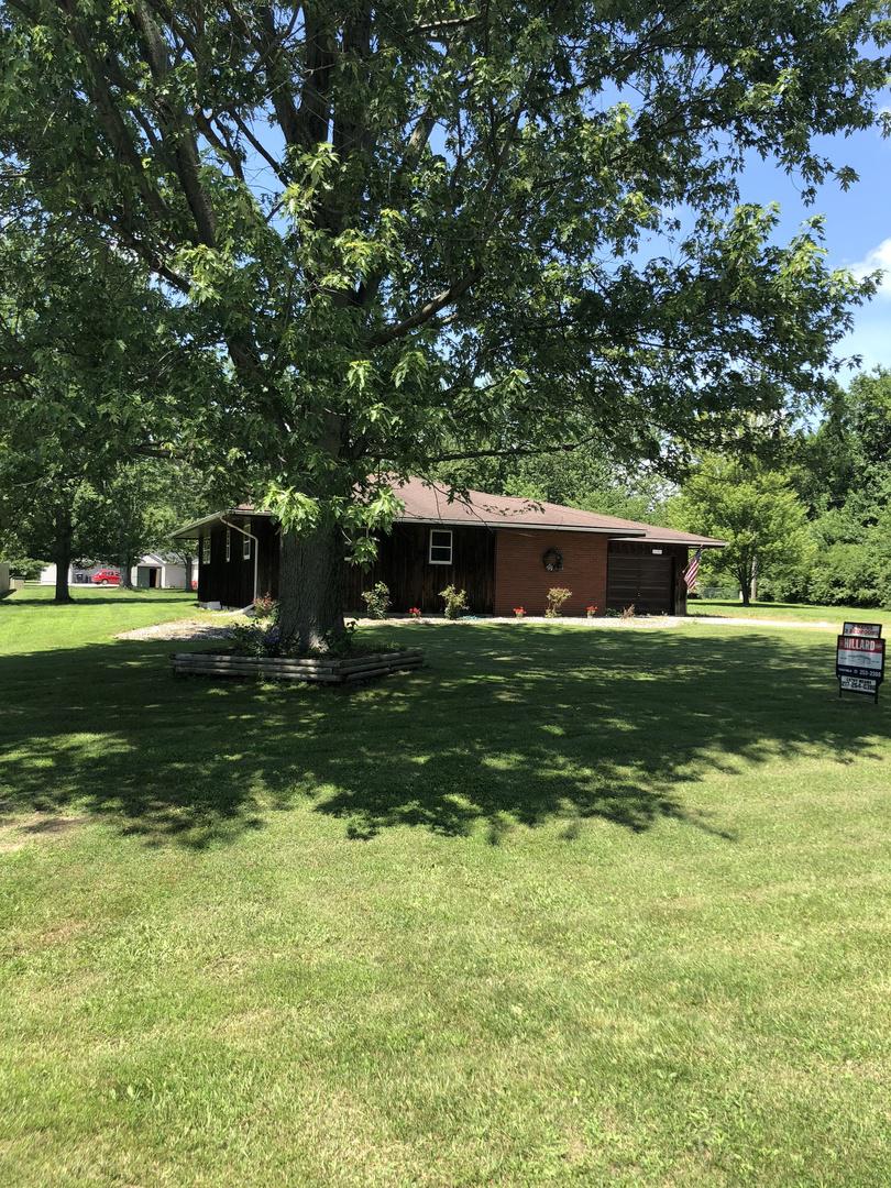 2100 Stoner Dr., Charleston, IL 61920