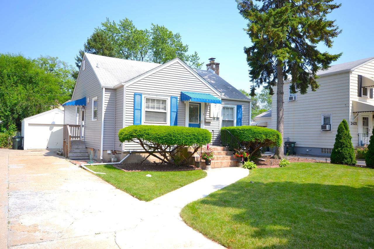 2421 S 14th Ave., Broadview, IL 60155