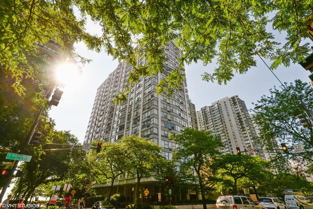 5757 N Sheridan Rd. #2H, Chicago, IL 60660