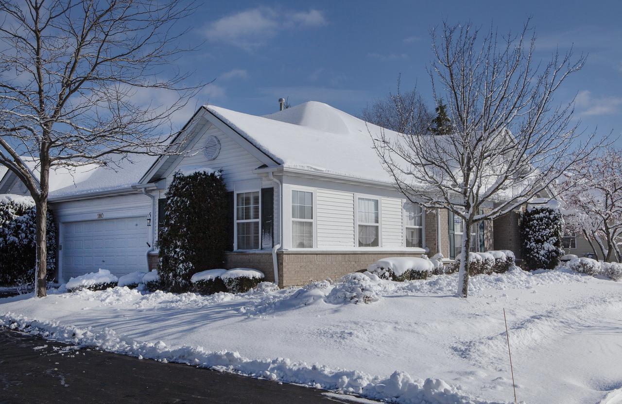 180 Enfield Ln., Grayslake, IL 60030