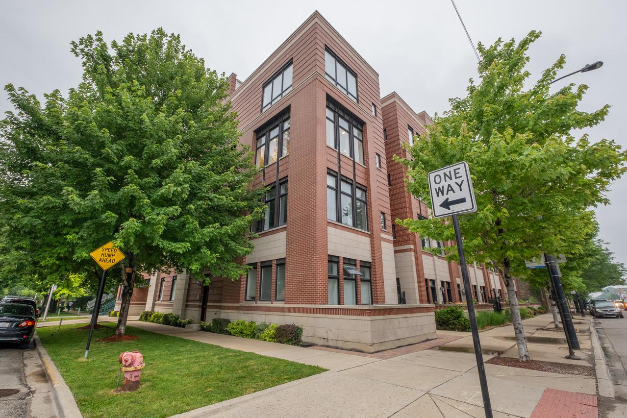 2404 W Belle Plaine Ave. #3, Chicago, IL 60618