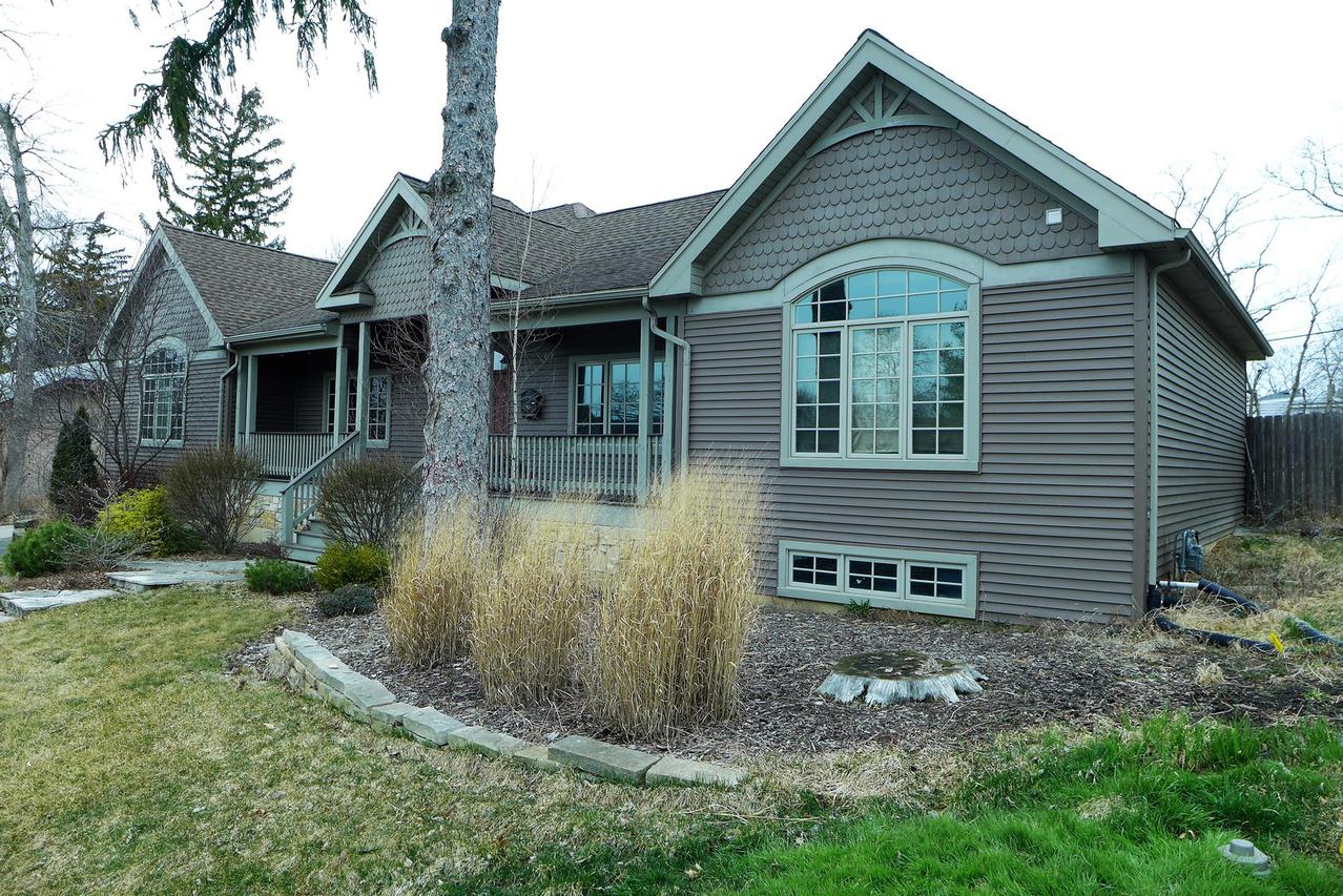 23449 N Summit Dr., Barrington, IL 60010