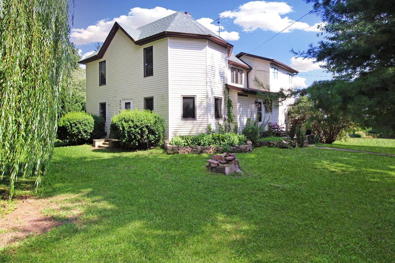 3739 W Cedarville Rd., Freeport, IL 61032