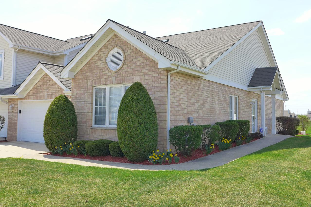 11414 Foxwoods Dr., Oak Lawn, IL 60453