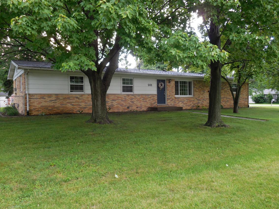 201 S 3rd St., Tolono, IL 61880