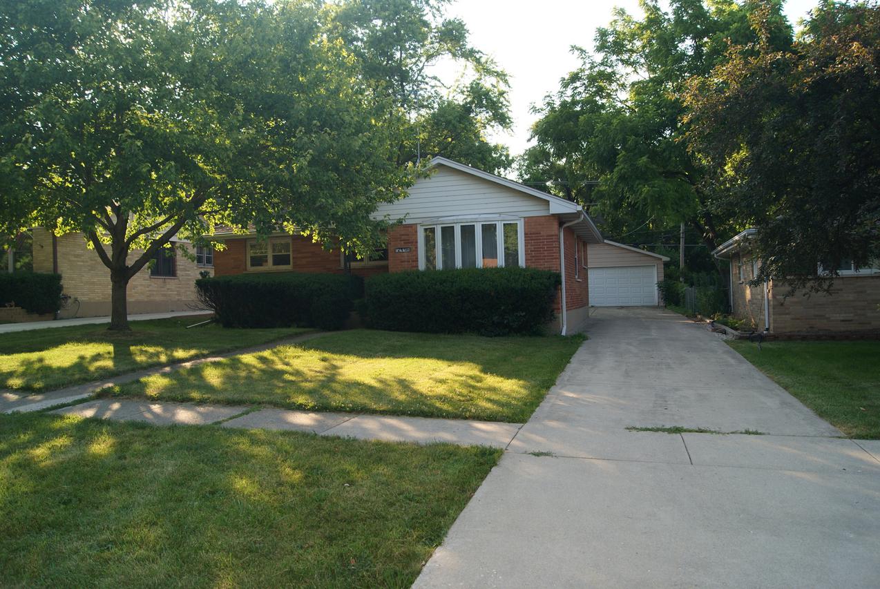 740 Mckinley Ave., Mundelein, IL 60060