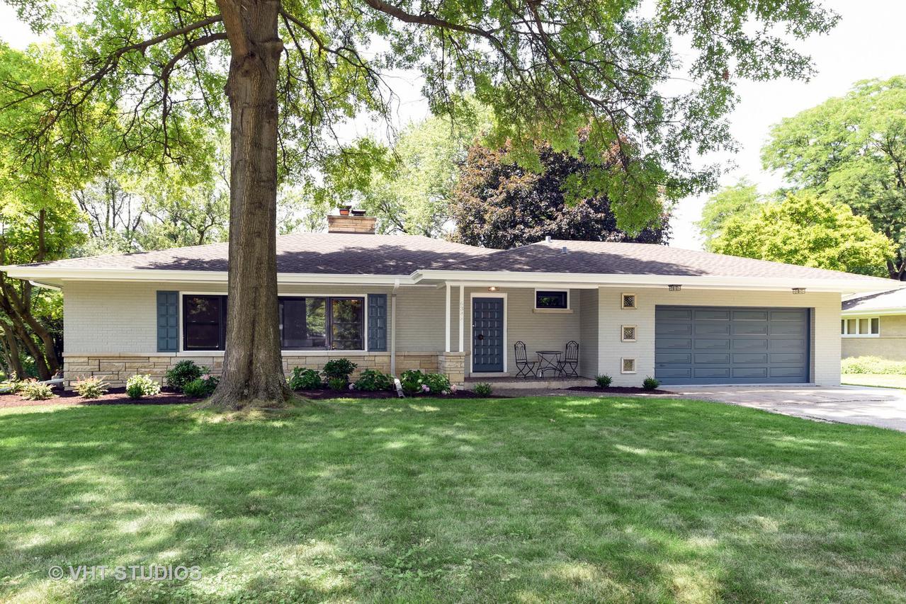 6344 Pontiac Dr., Indian Head Park, IL 60525