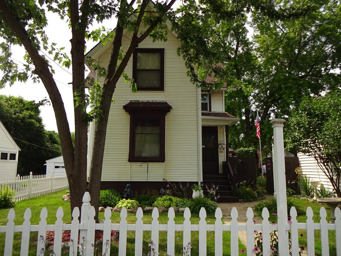 1209 5th Ave., Rockford, IL 61104