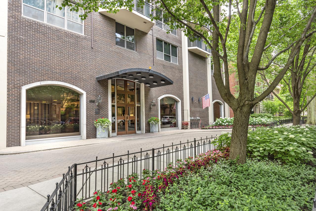 1515 N Astor St. #4A, Chicago, IL 60610