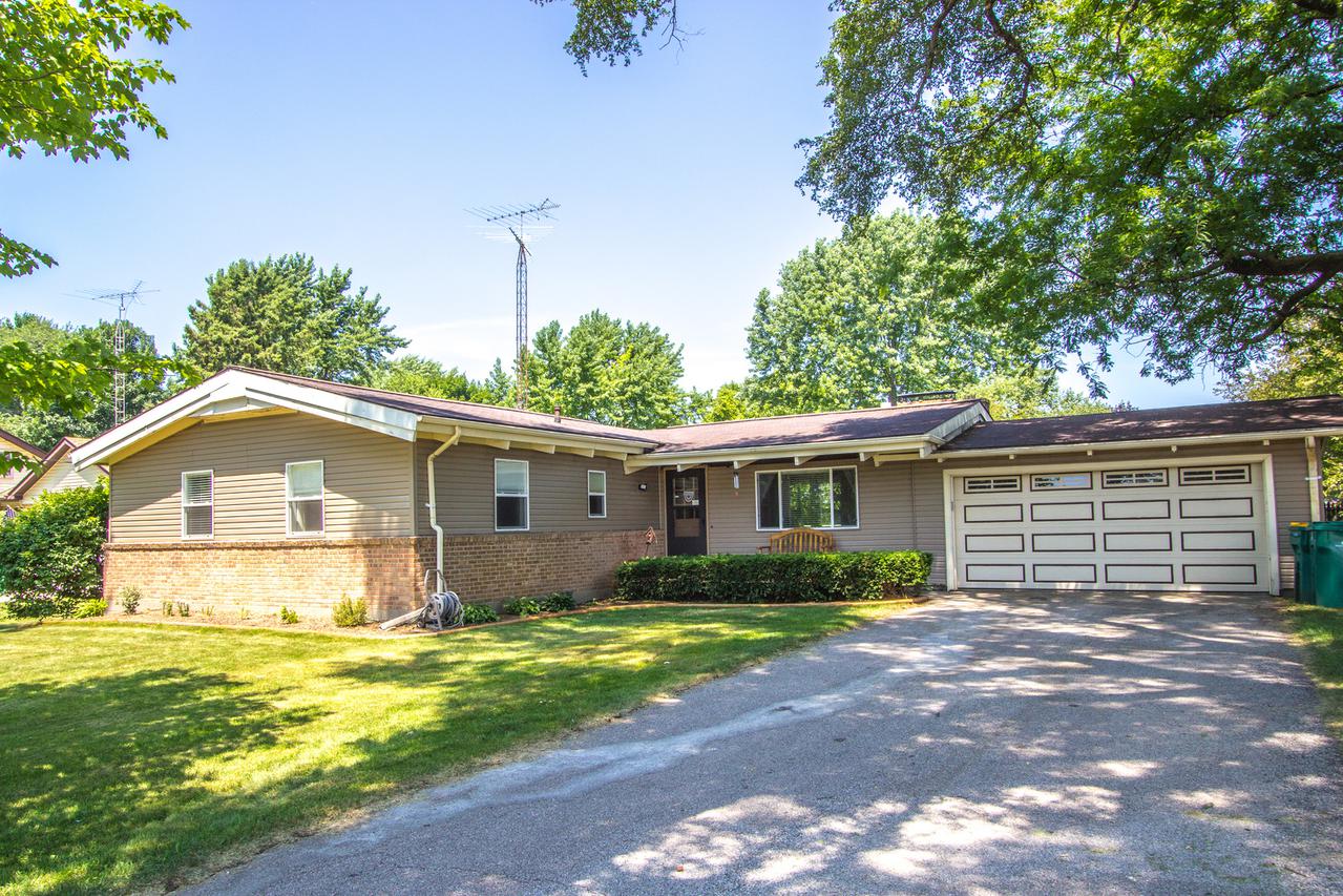115 Maplewood Dr., Sycamore, IL 60178