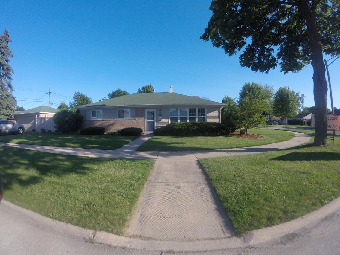 1011 E Villa Dr., Des Plaines, IL 60016