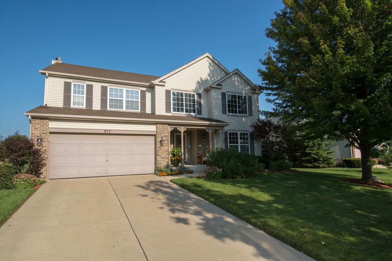 877 Wilkinson Ln., North Aurora, IL 60542