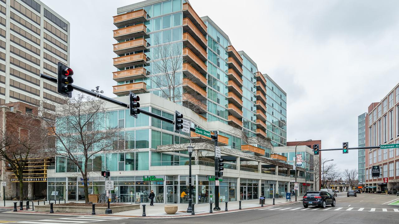 1580 Sherman Ave. #702, Evanston, IL 60201