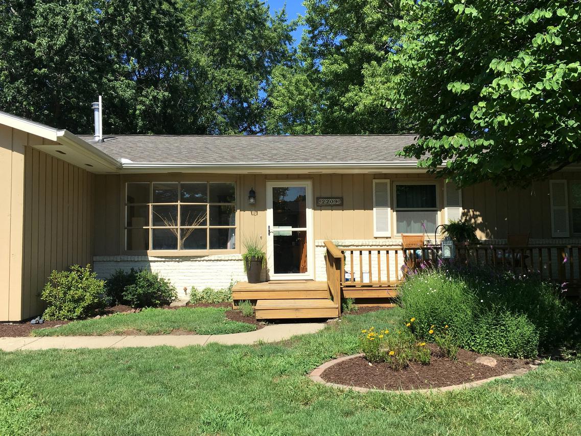 2209 Winchester Dr., Champaign, IL 61821
