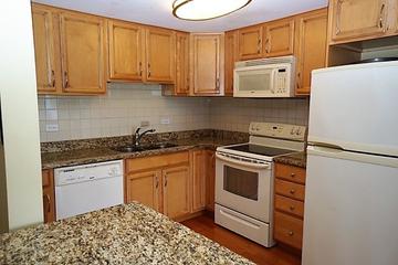2015 S Finley Rd. #910, Lombard, IL 60148