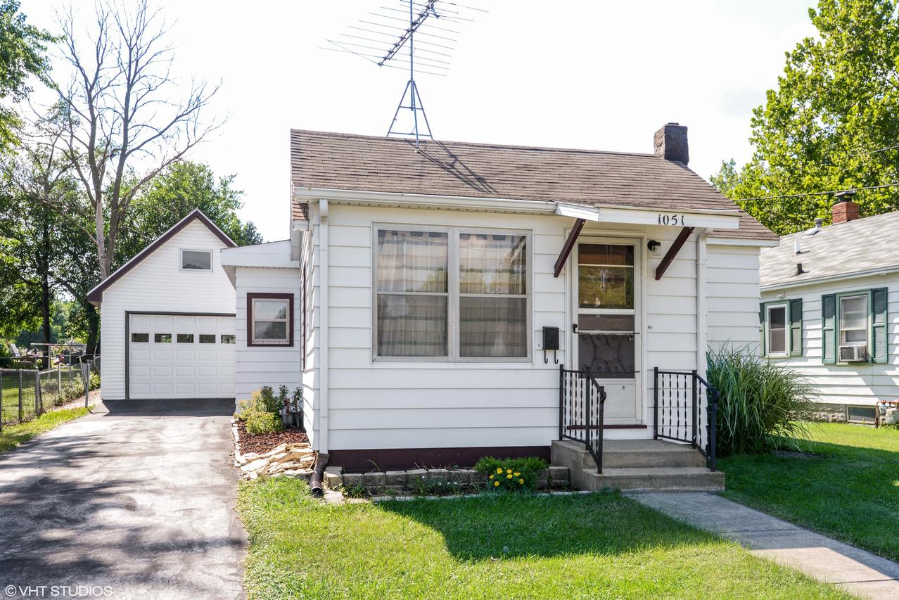 1051 South Cross St., Sycamore, IL 60178