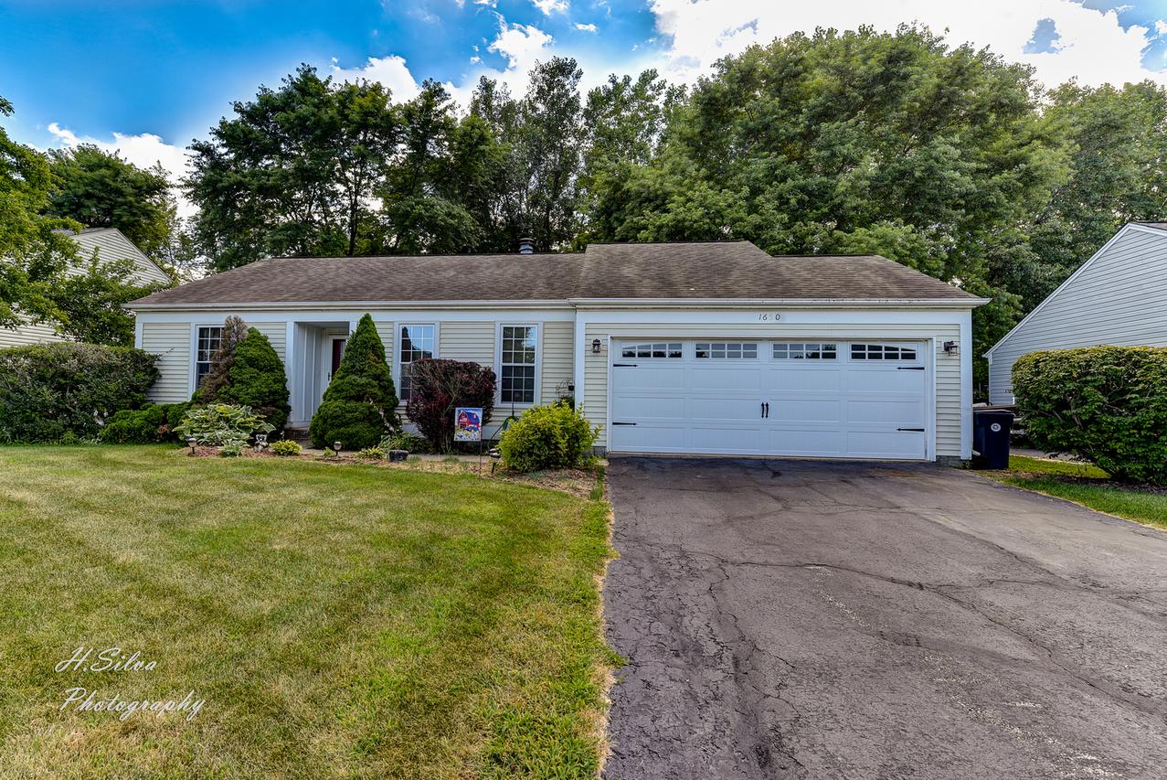1650 Riverwood Dr., Algonquin, IL 60102