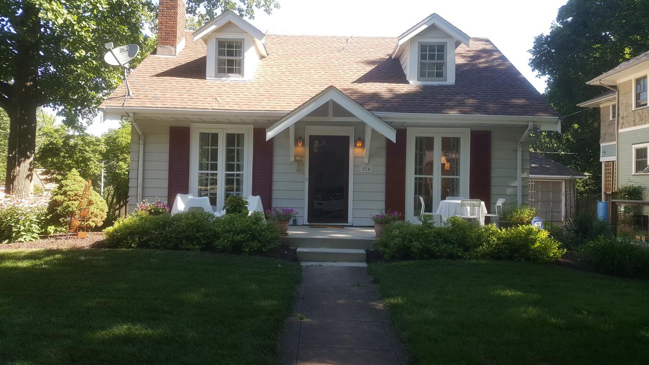 924 W Charles St., Champaign, IL 61821