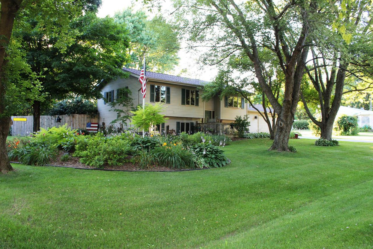 6056 N Knoll Rd., Monroe Center, IL 61052