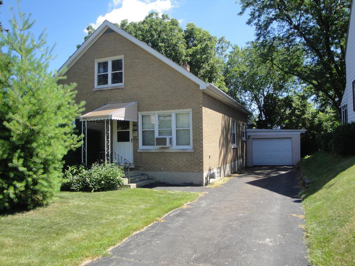 415 Holmes St., Lemont, IL 60439