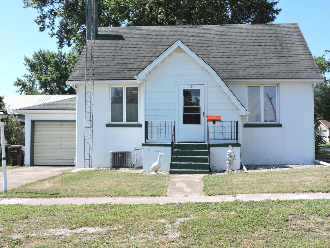 154 E Second North St., Chebanse, IL 60922