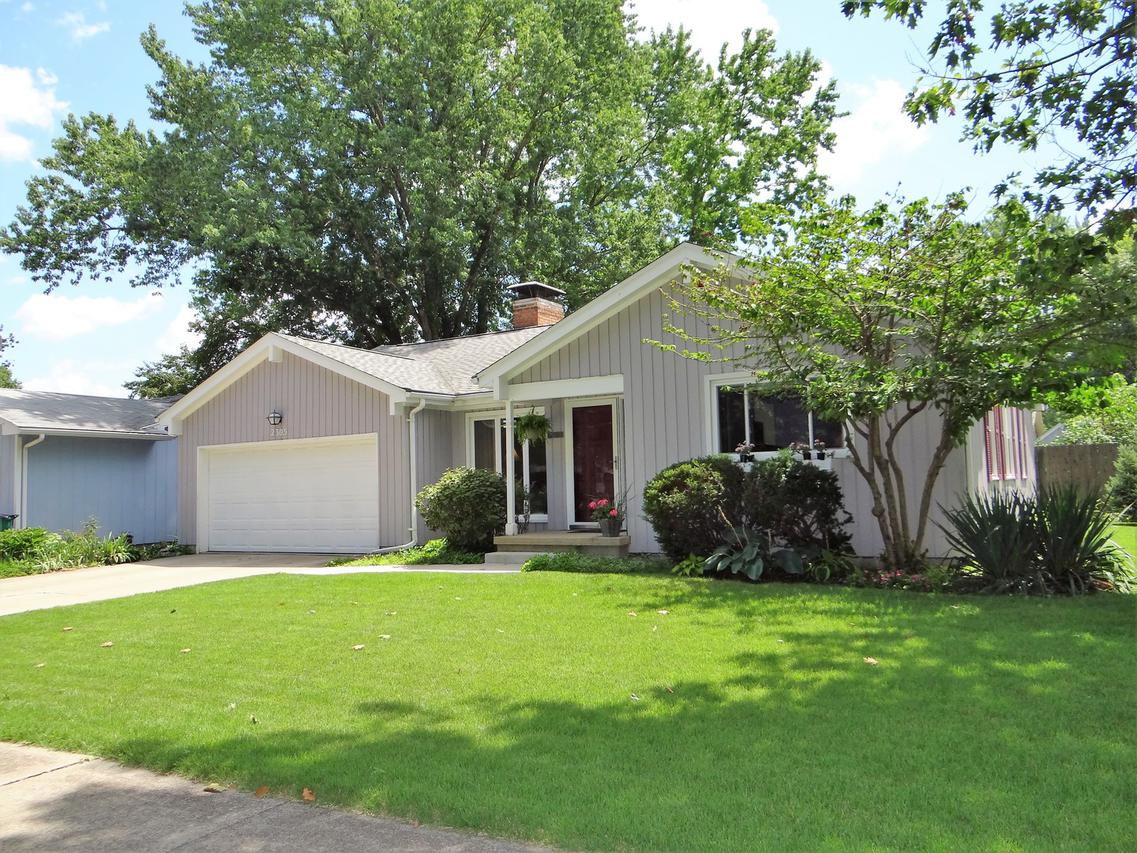 2305 Belmore Dr., Champaign, IL 61821