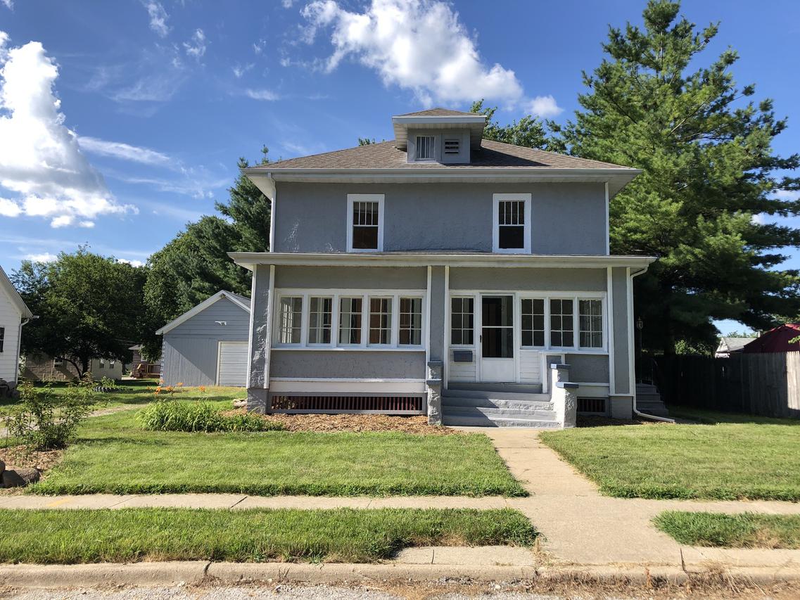 123 E High St., Farmer City, IL 61842