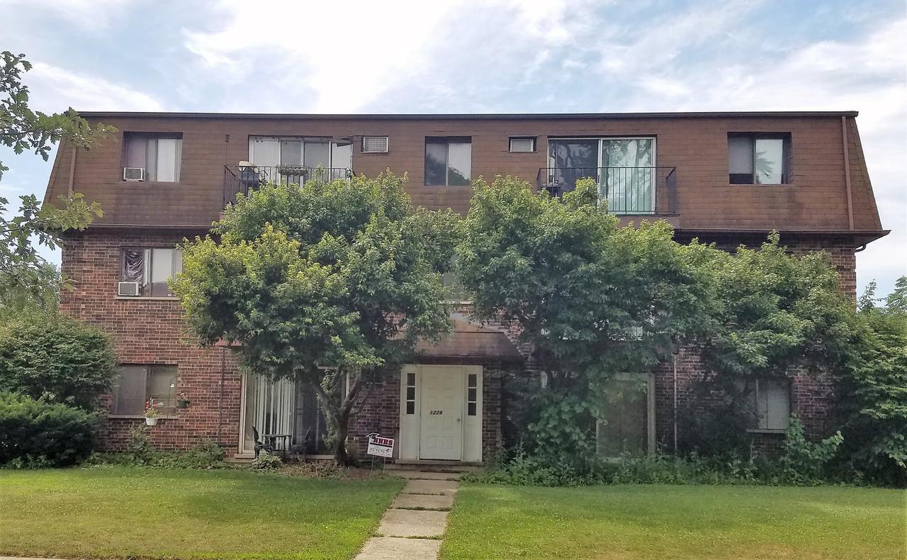 1228 Whispering Hills Ct. #2B, Naperville, IL 60540