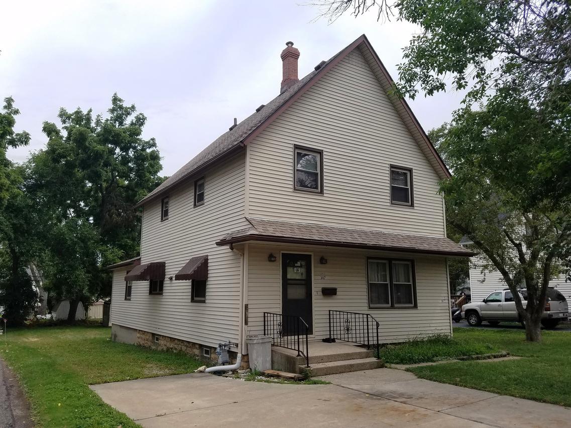 307 Fisk Ave., Dekalb, IL 60115